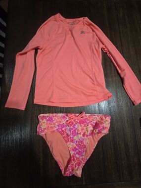 ZeroXposur Coral Long-Sleeve Rash Guard with Pink & Coral Floral Bikini Bottoms